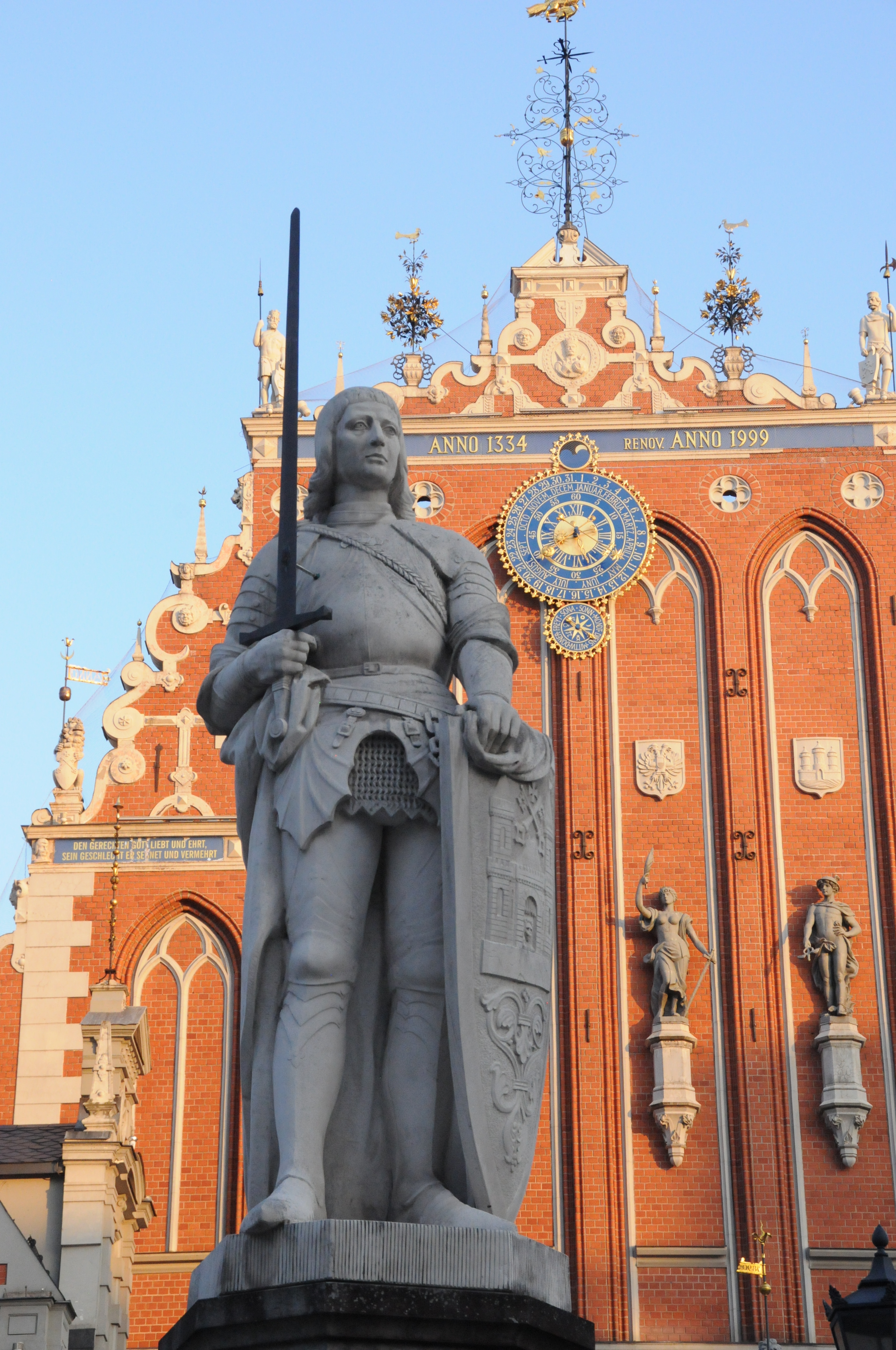 Roland Statue vor dem Schwarzhäupterhaus in Riga